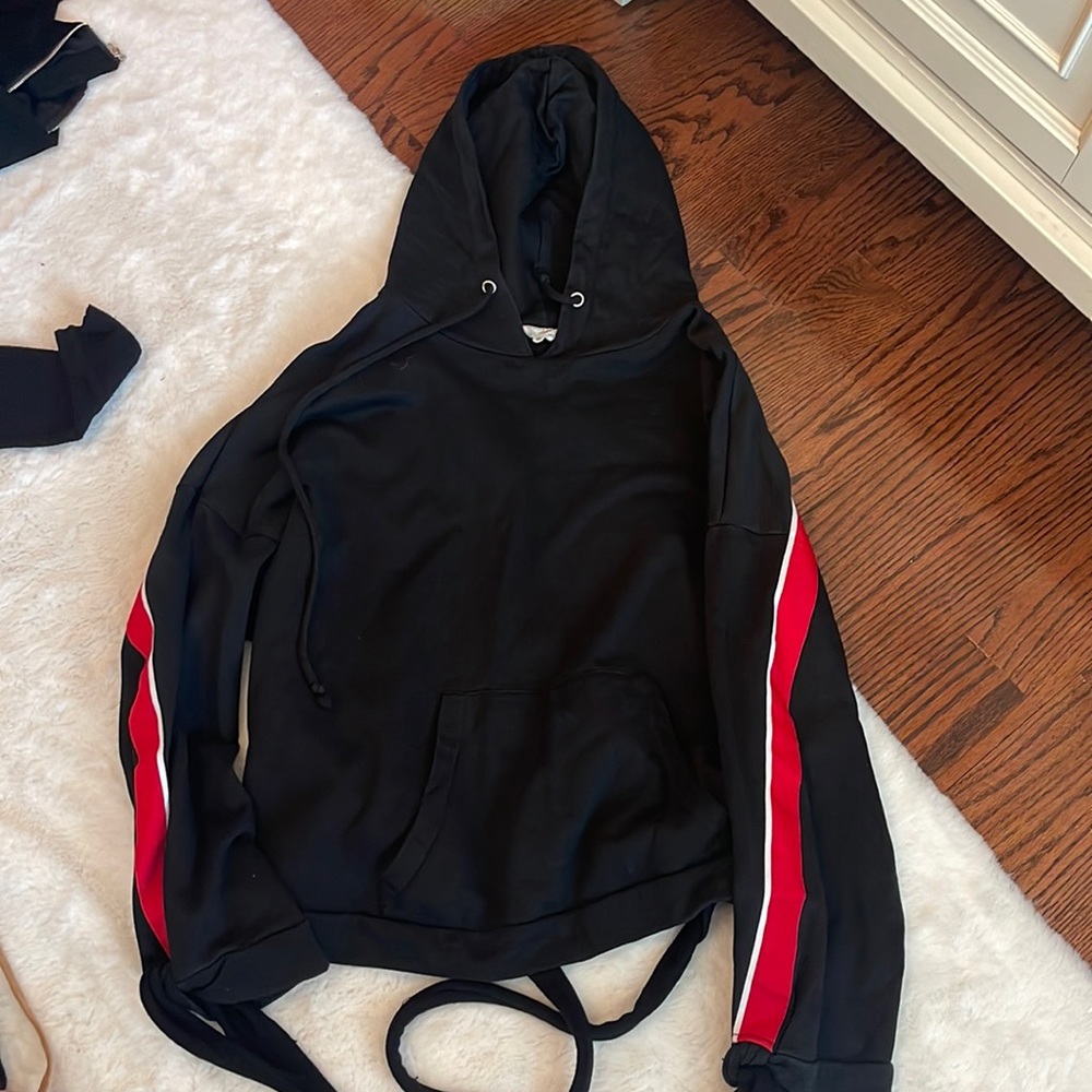 Black sweatshirt